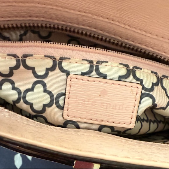 Kate Spade Blush Pink Crossbody Bag with 🎀 – - Picture 4 of 7